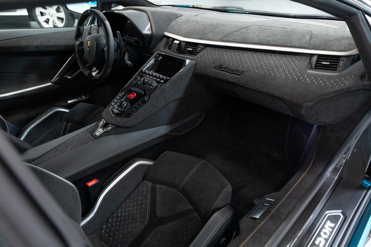 Alcantara-Innenausstattung: Lamborghini Aventador Ultimae und