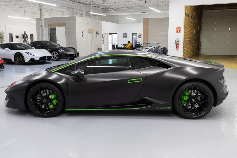 Used 2018 Lamborghini Huracan LP 580-2 for sale Sold at Strada Motorsports in Schaumburg IL 60193 3