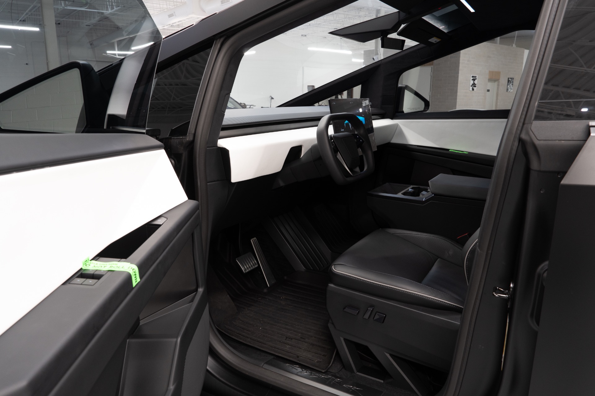 2024 Tesla Cybertruck Base - Photo 10