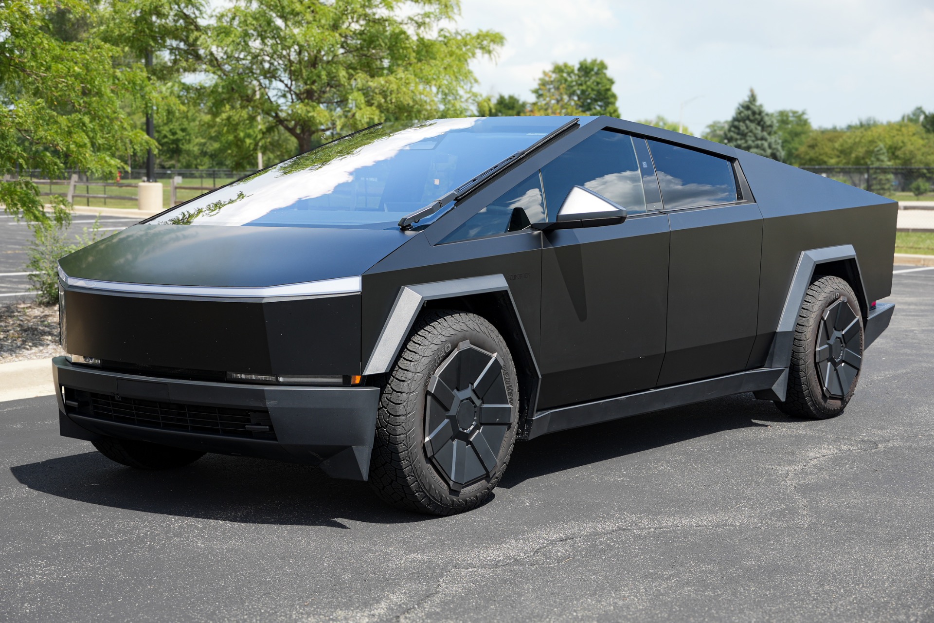 2024 Tesla Cybertruck Base - Photo 10