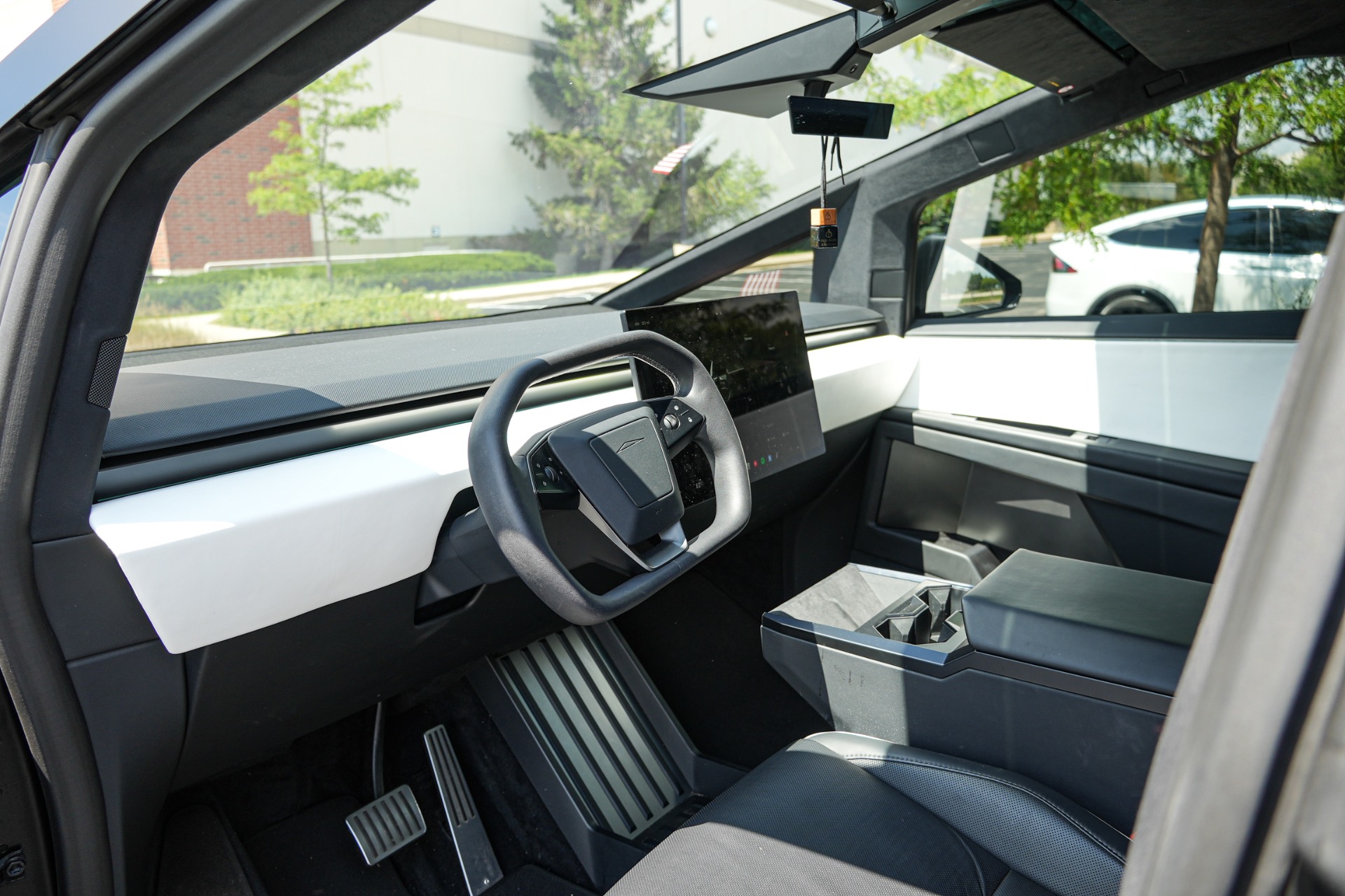 2024 Tesla Cybertruck Base - Photo 12