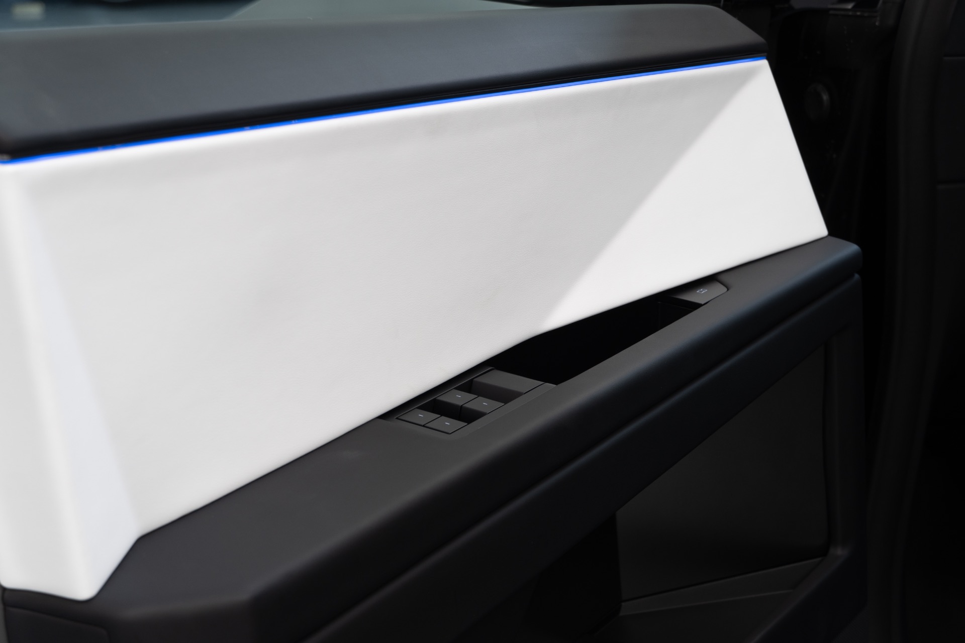 2024 Tesla Cybertruck Base - Photo 20