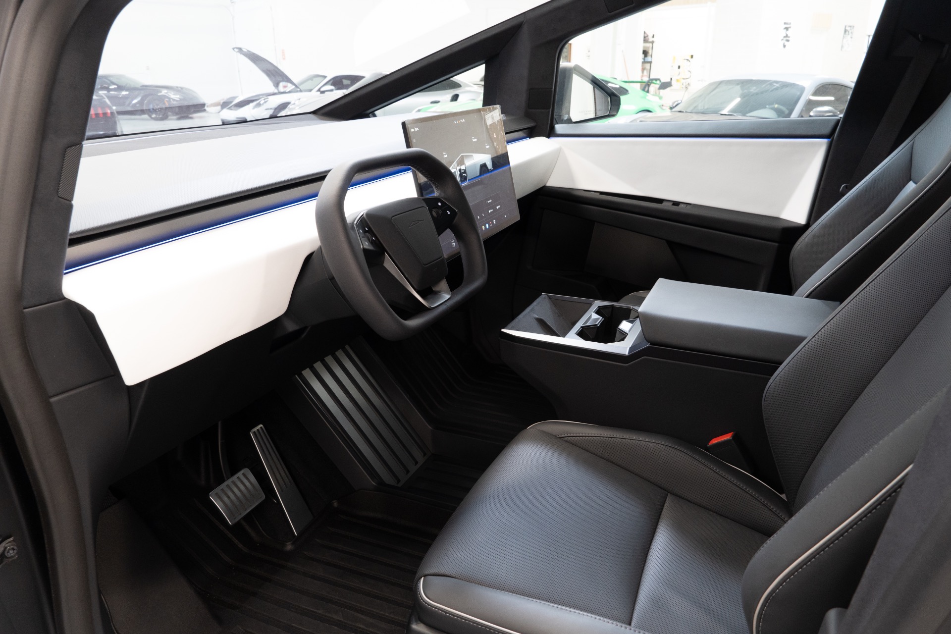 2024 Tesla Cybertruck Base - Photo 21