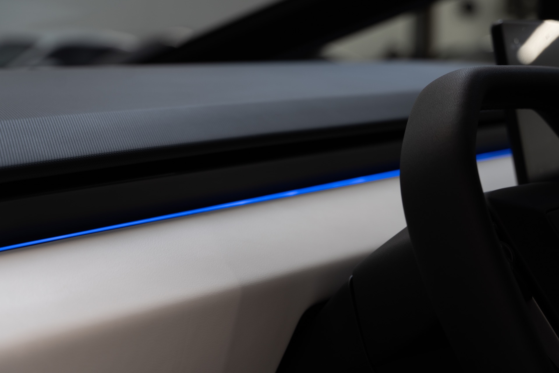 2024 Tesla Cybertruck Base - Photo 23