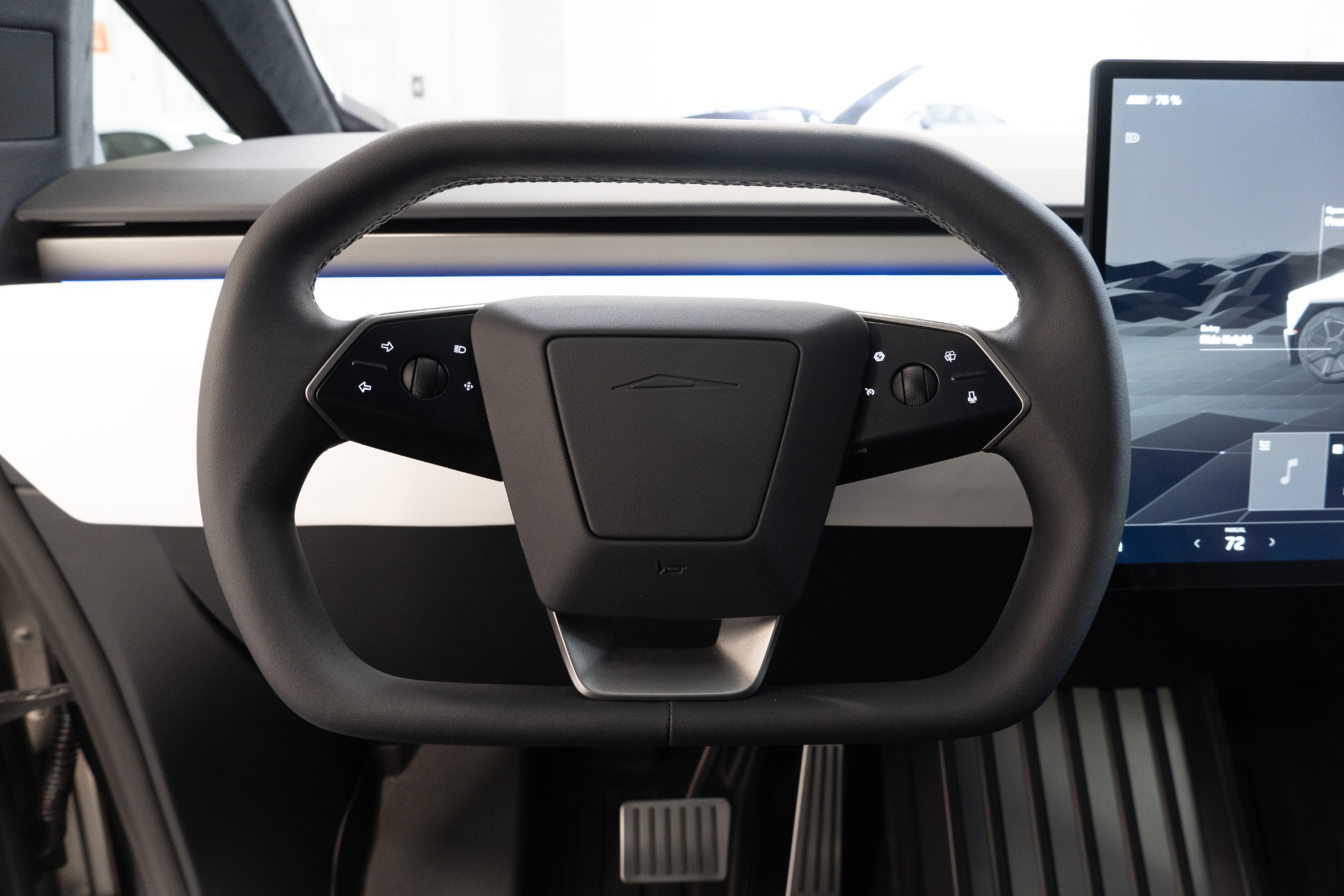 2024 Tesla Cybertruck Base - Photo 24