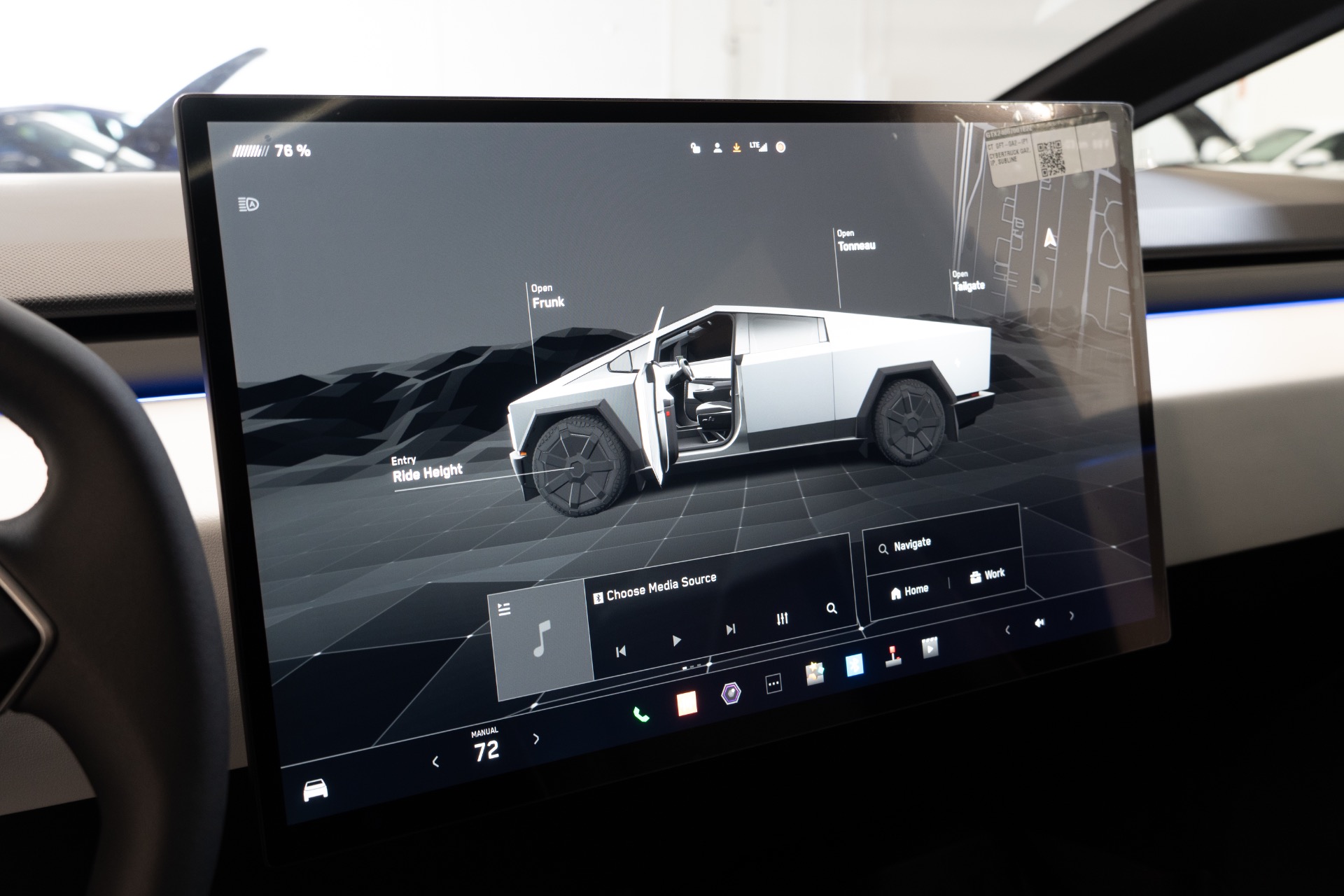 2024 Tesla Cybertruck Base - Photo 25