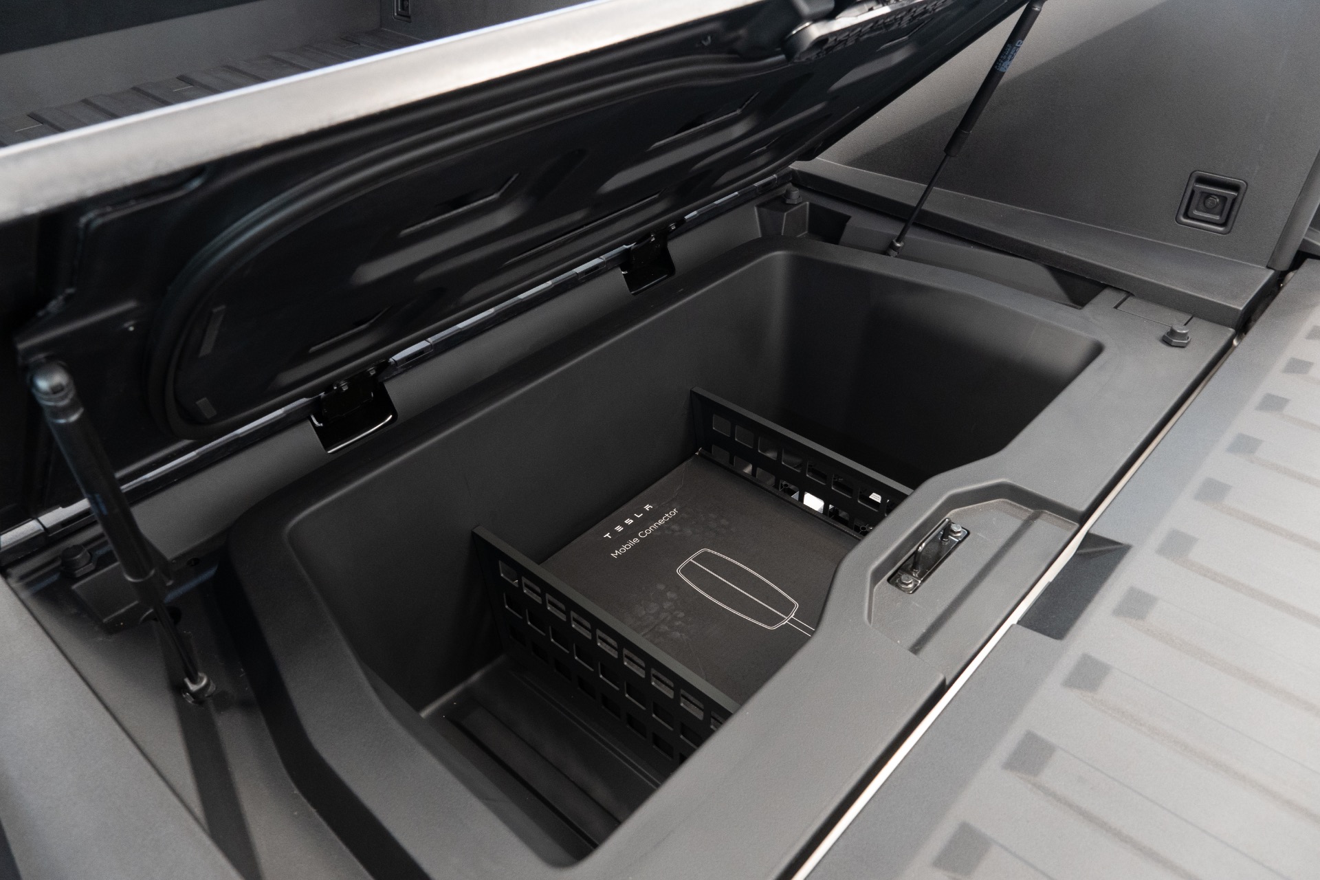 2024 Tesla Cybertruck Base - Photo 32