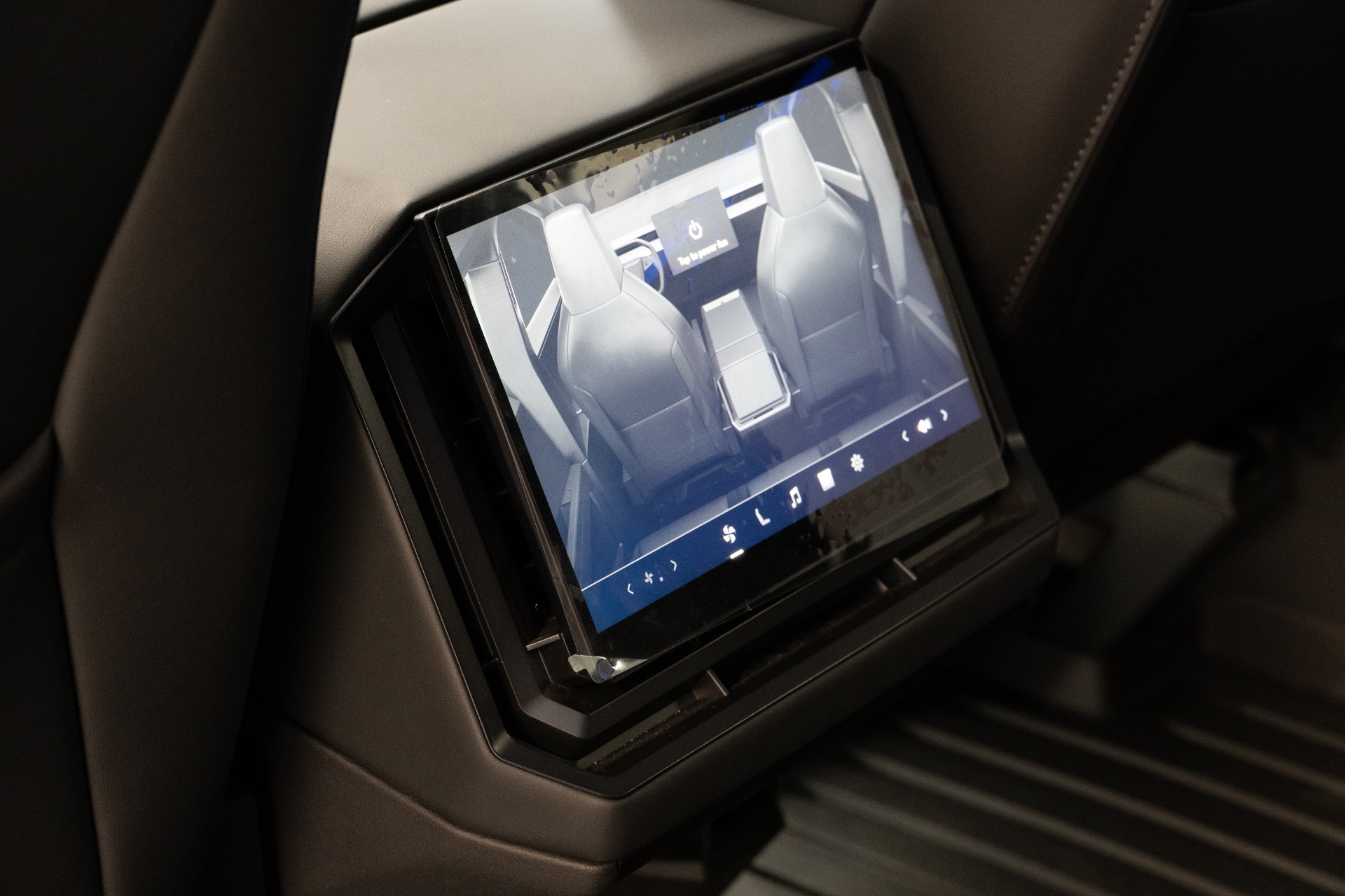 2024 Tesla Cybertruck Base - Photo 32