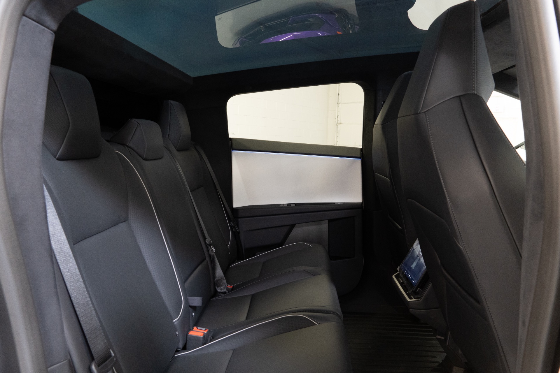 2024 Tesla Cybertruck Base - Photo 33