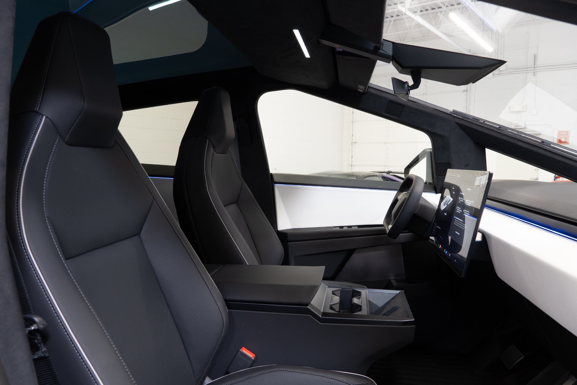 2024 Tesla Cybertruck Base - Photo 36