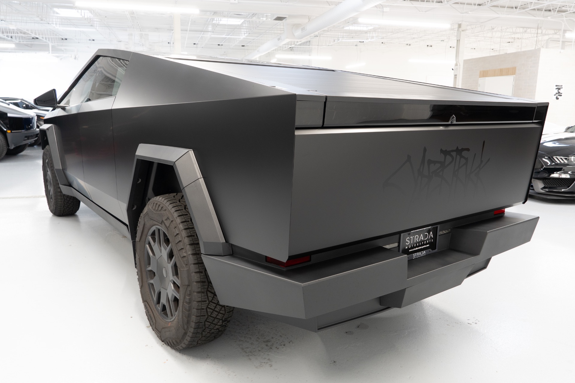 2024 Tesla Cybertruck Base - Photo 6