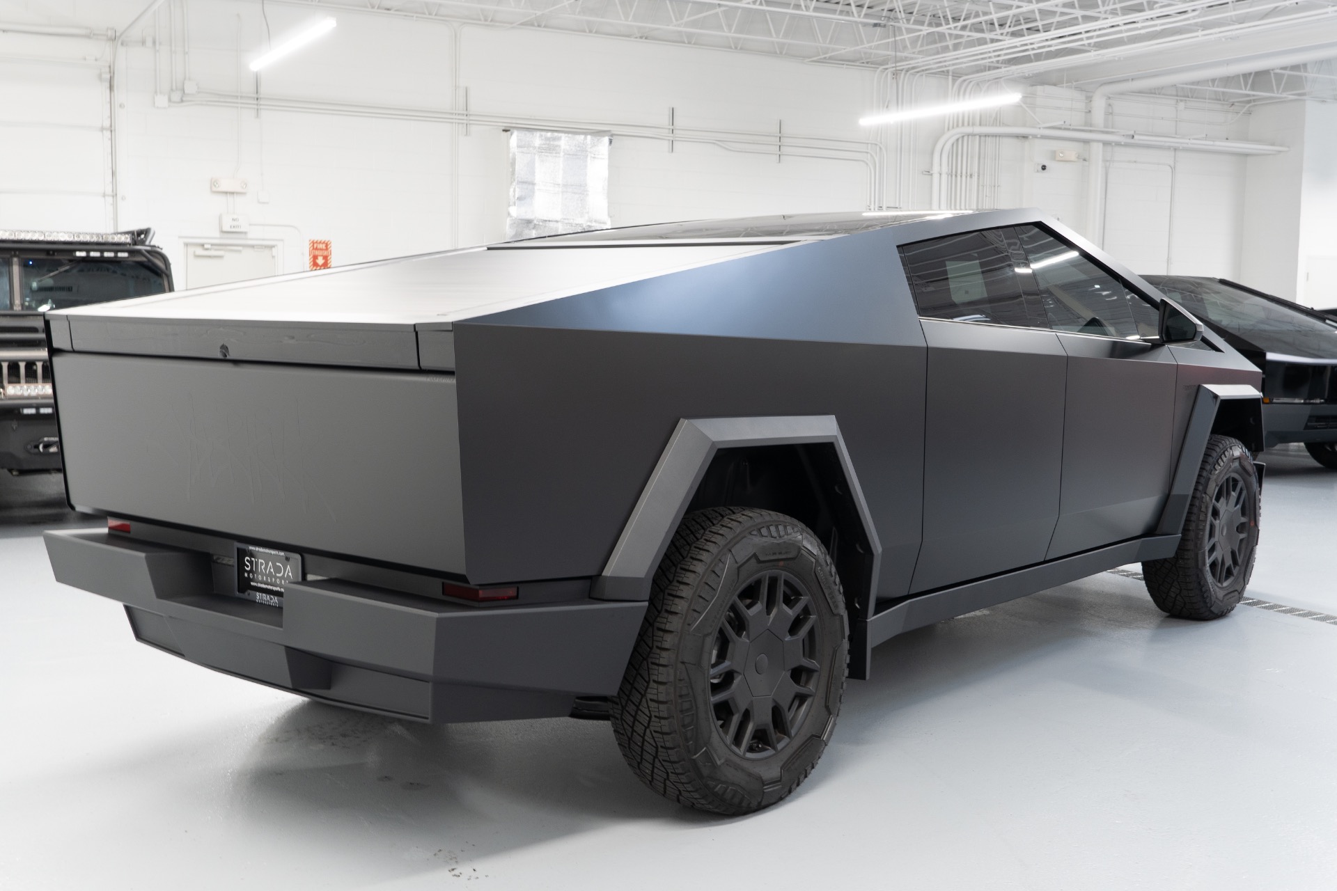 2024 Tesla Cybertruck Base - Photo 8
