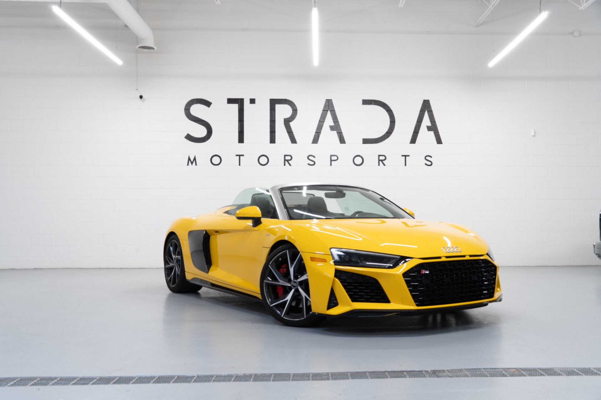Audi R8 Spyder V10 イエロー 2017 Audi R8 V10 Spyder - Vegas Yellow - Walkaround