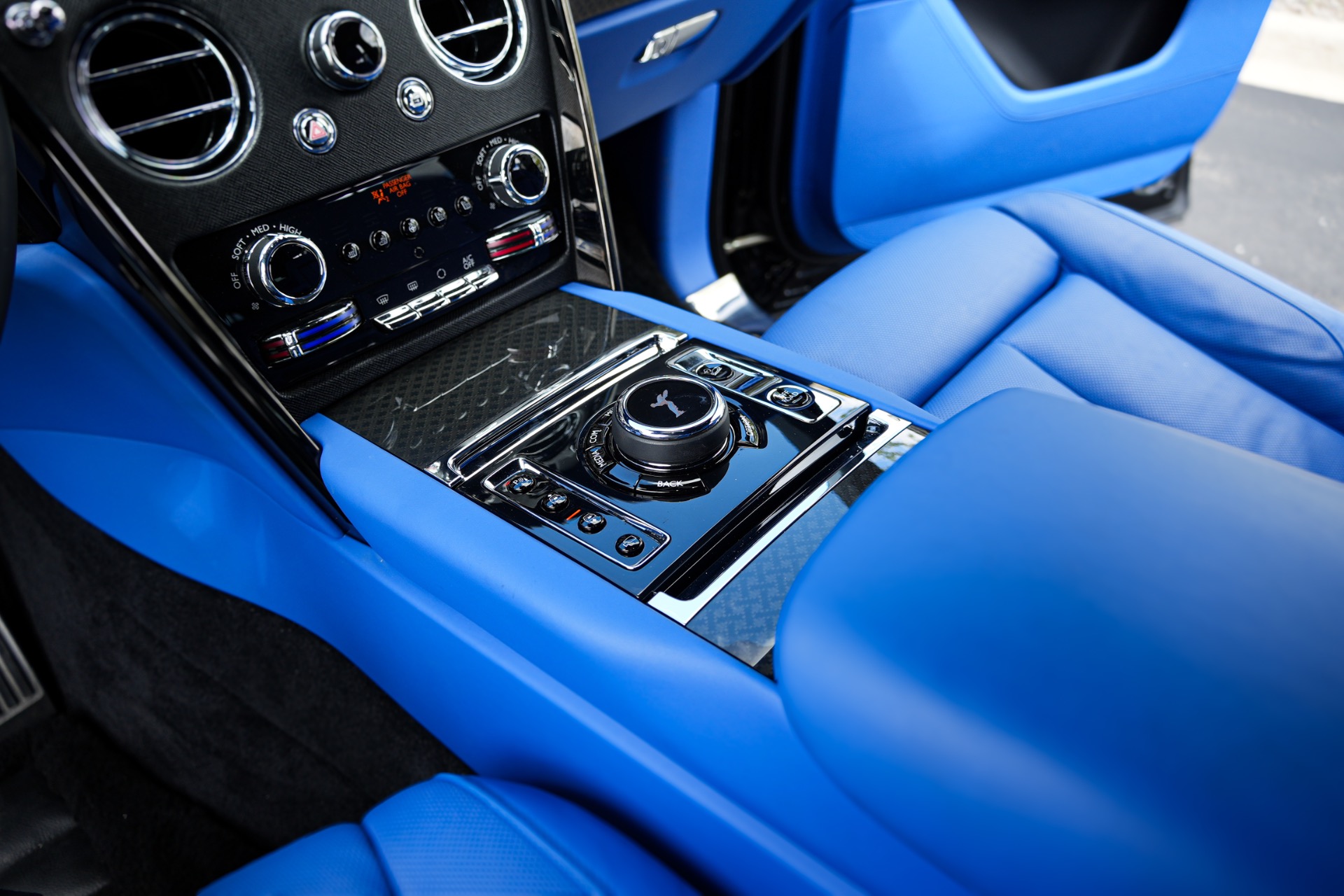 2023 Rolls-Royce Cullinan Black Badge - Photo 22