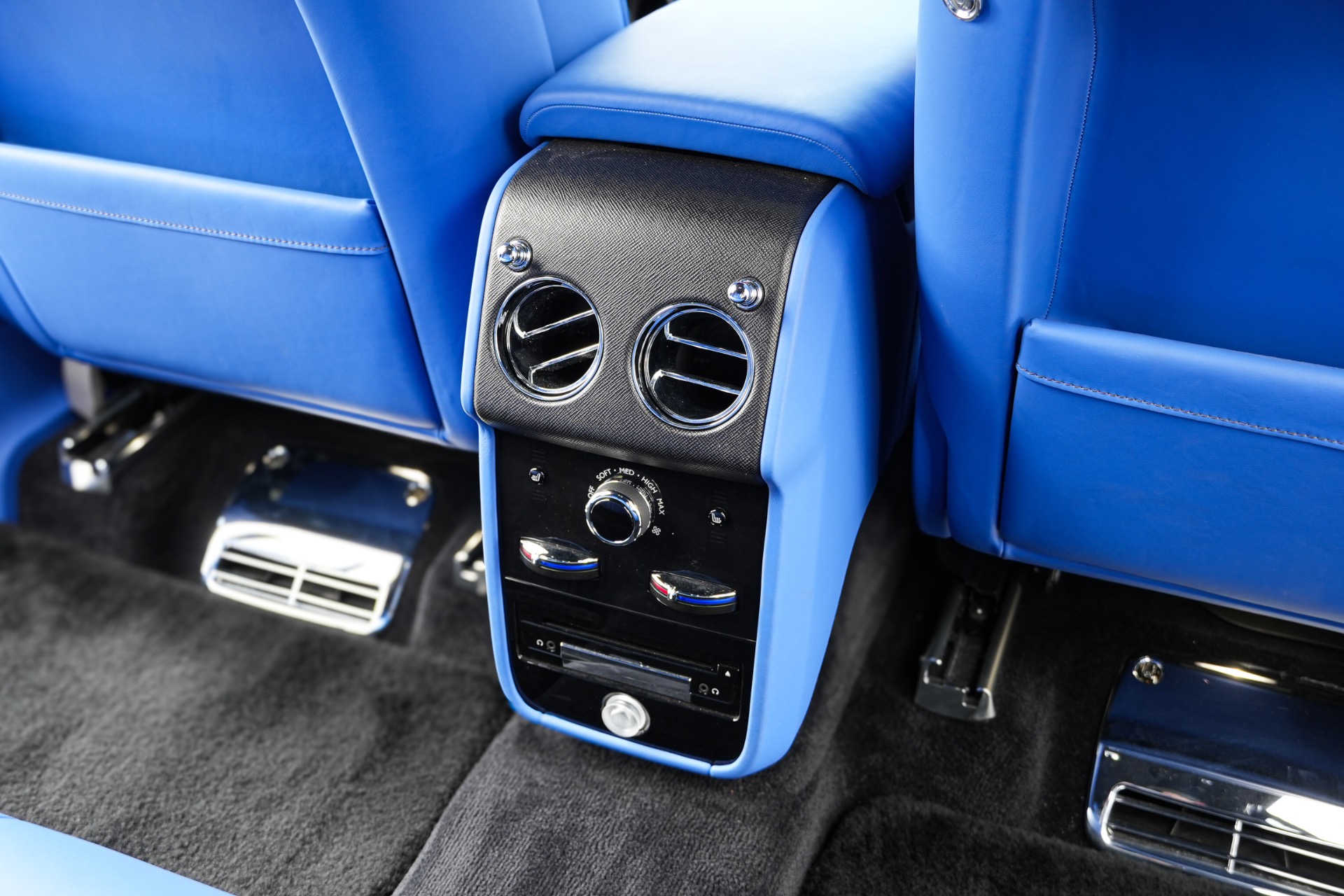 2023 Rolls-Royce Cullinan Black Badge - Photo 33