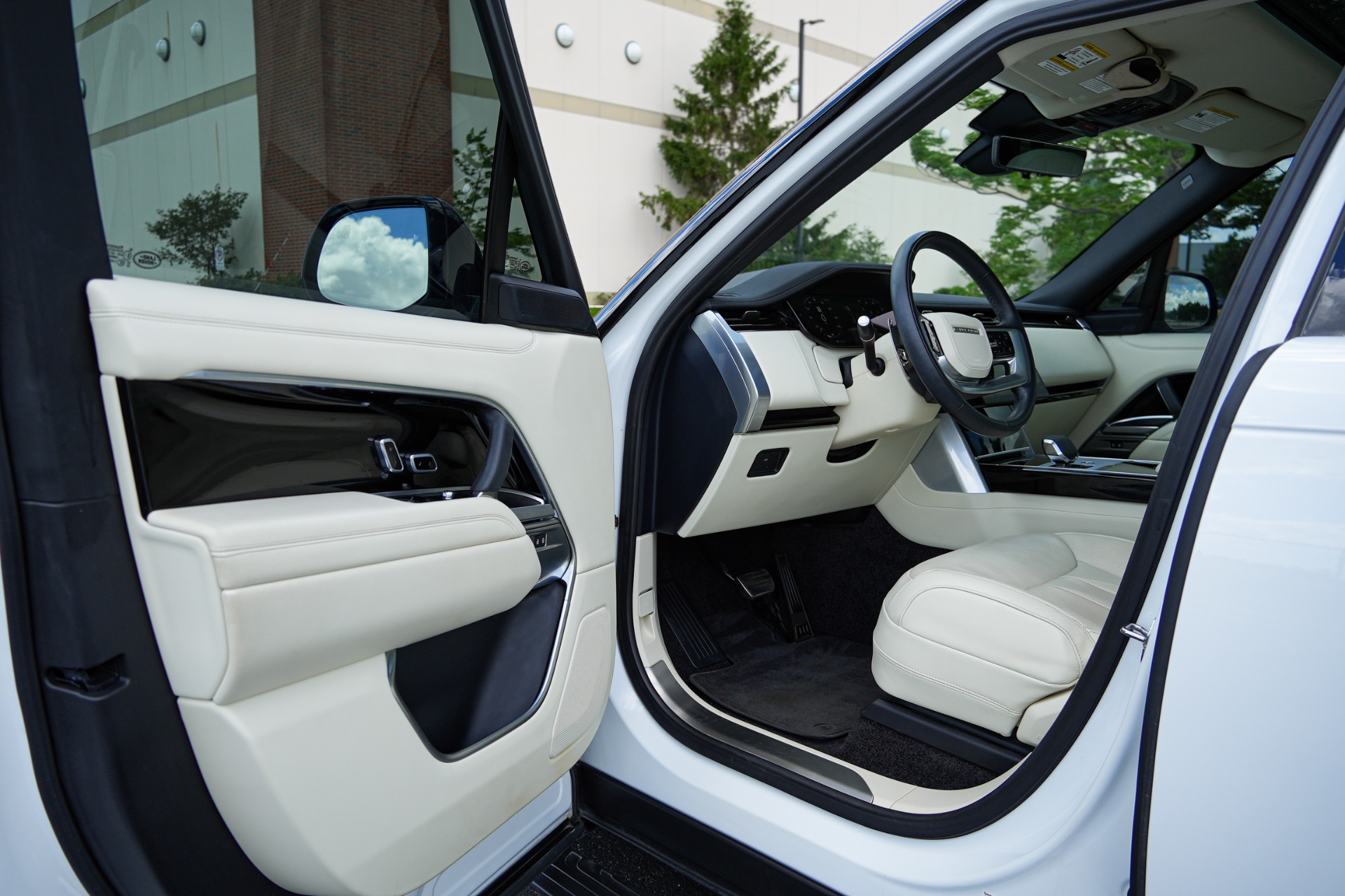 2024 Land Rover Range Rover SE - Photo 12