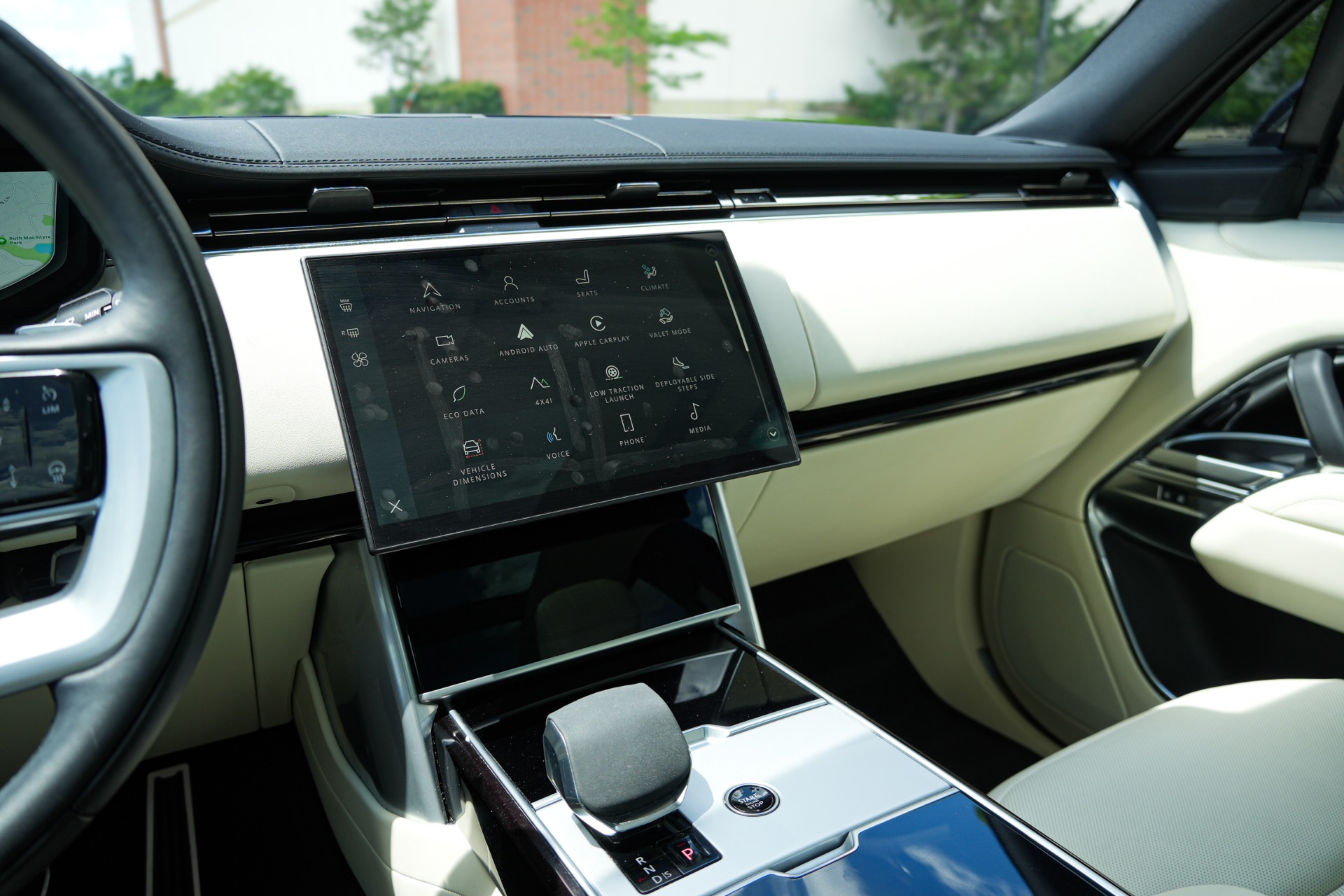 2024 Land Rover Range Rover SE - Photo 17