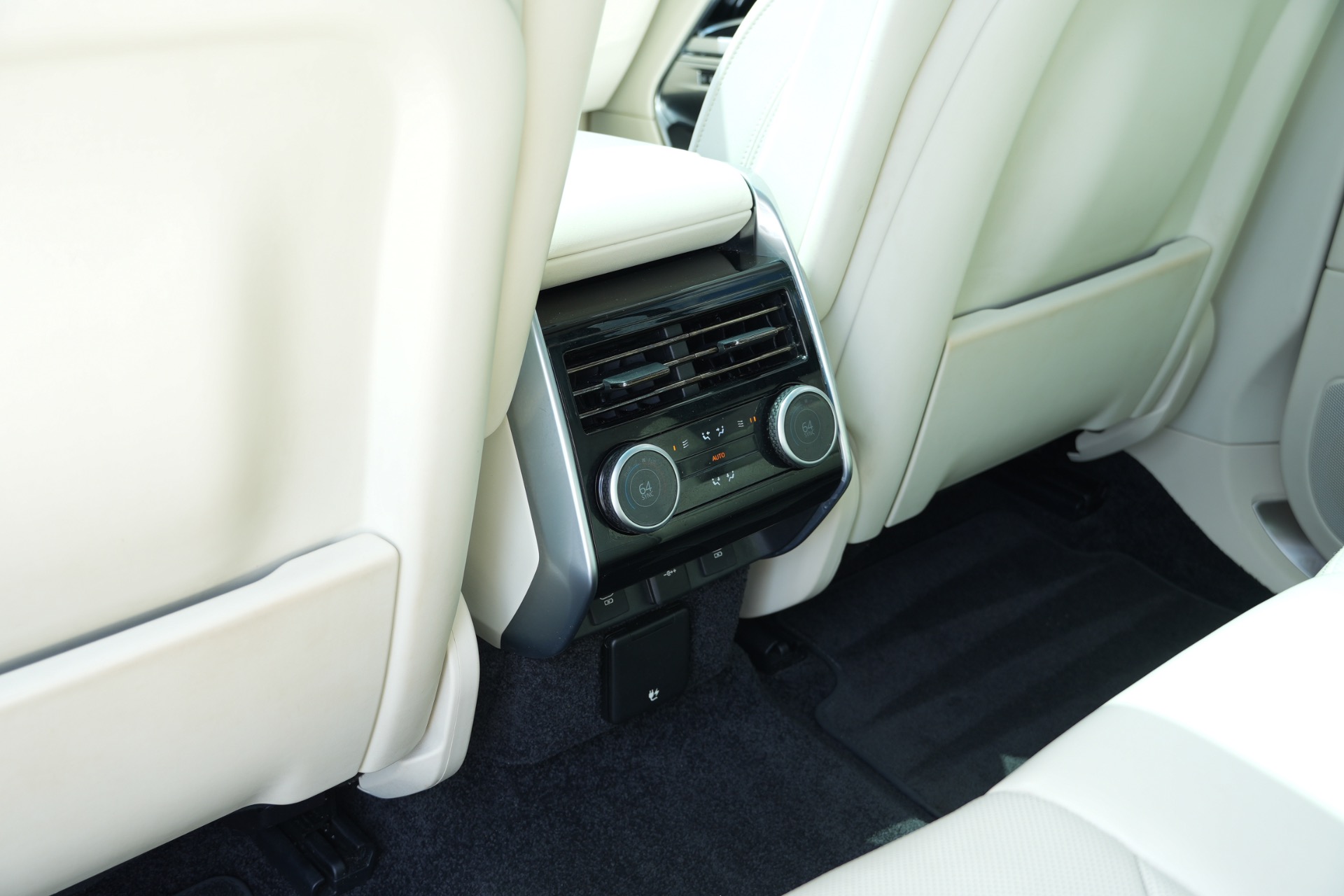 2024 Land Rover Range Rover SE - Photo 23