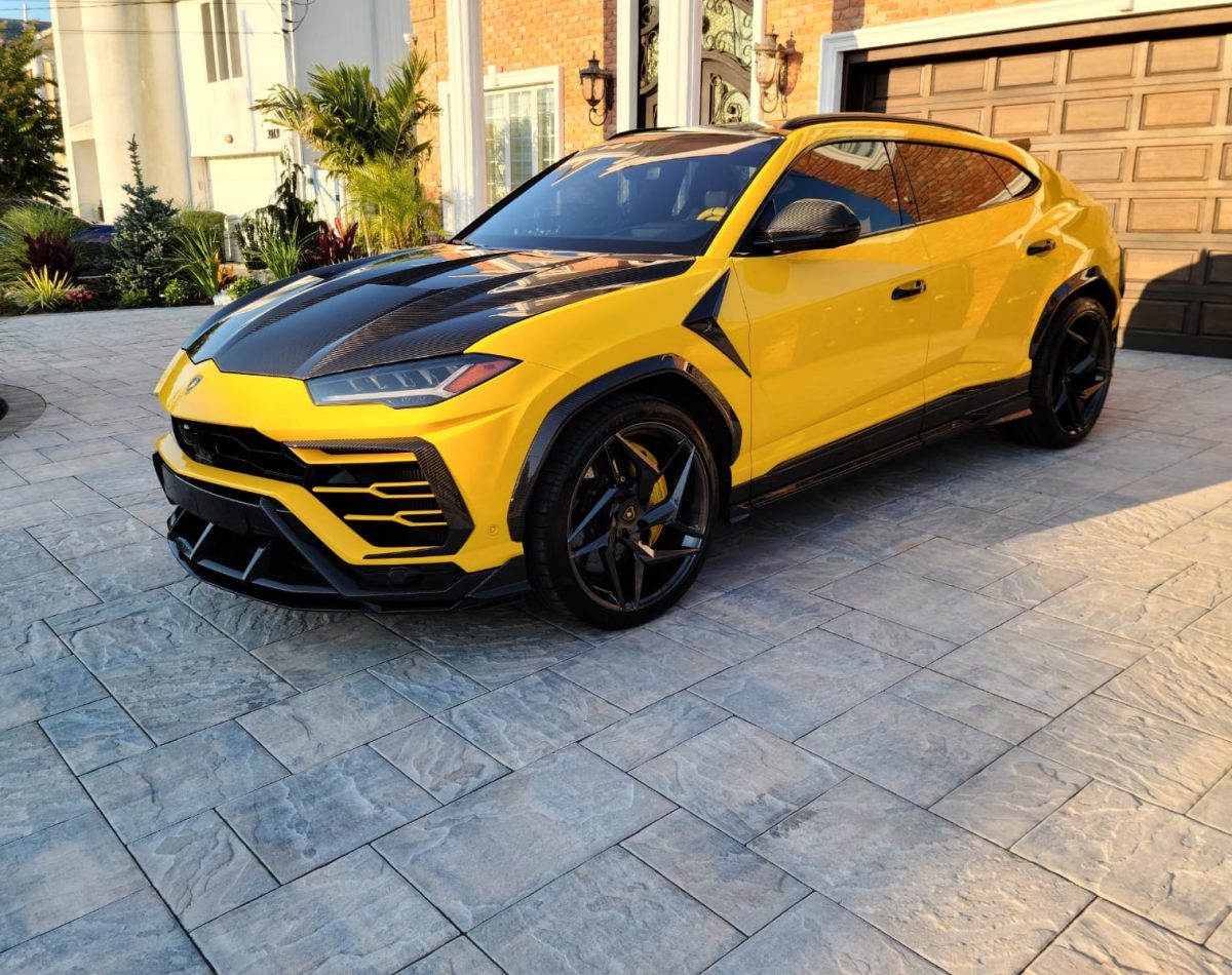 Used-2021-Lamborghini-Urus-1631421778